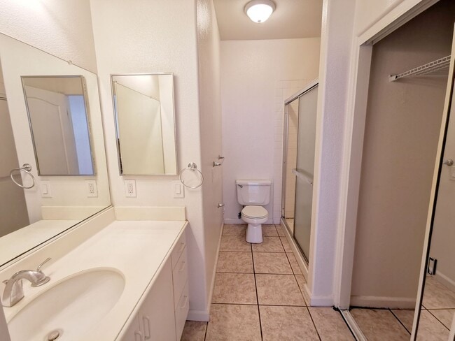 Building Photo - Open and bright 2 bedroom, 2 bath condo in Carmel Valley