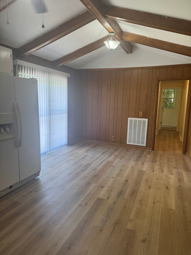 Building Photo - 3004 Lytle Dr