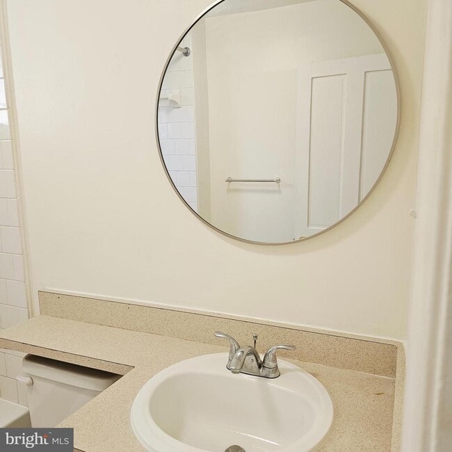 Building Photo - 1816 Montrose St