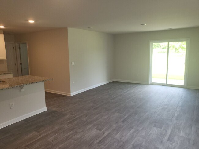 Building Photo - 5 bedroom/3 bath home in Aynor - 1/2 Off R...