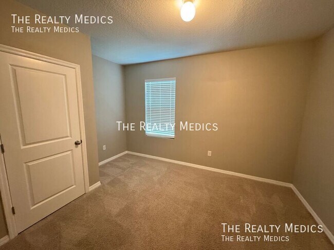 Building Photo - 1018 Ashentree Dr