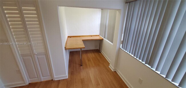 Building Photo - 6518 SW 129th Ave