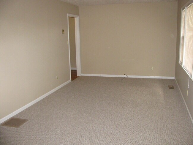 Building Photo - 531 Eddie Ln