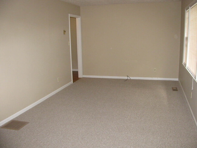 Building Photo - Private Setting Great Location Brick Home For Rent