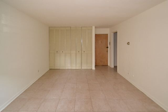 Building Photo - 503 W Briar Pl