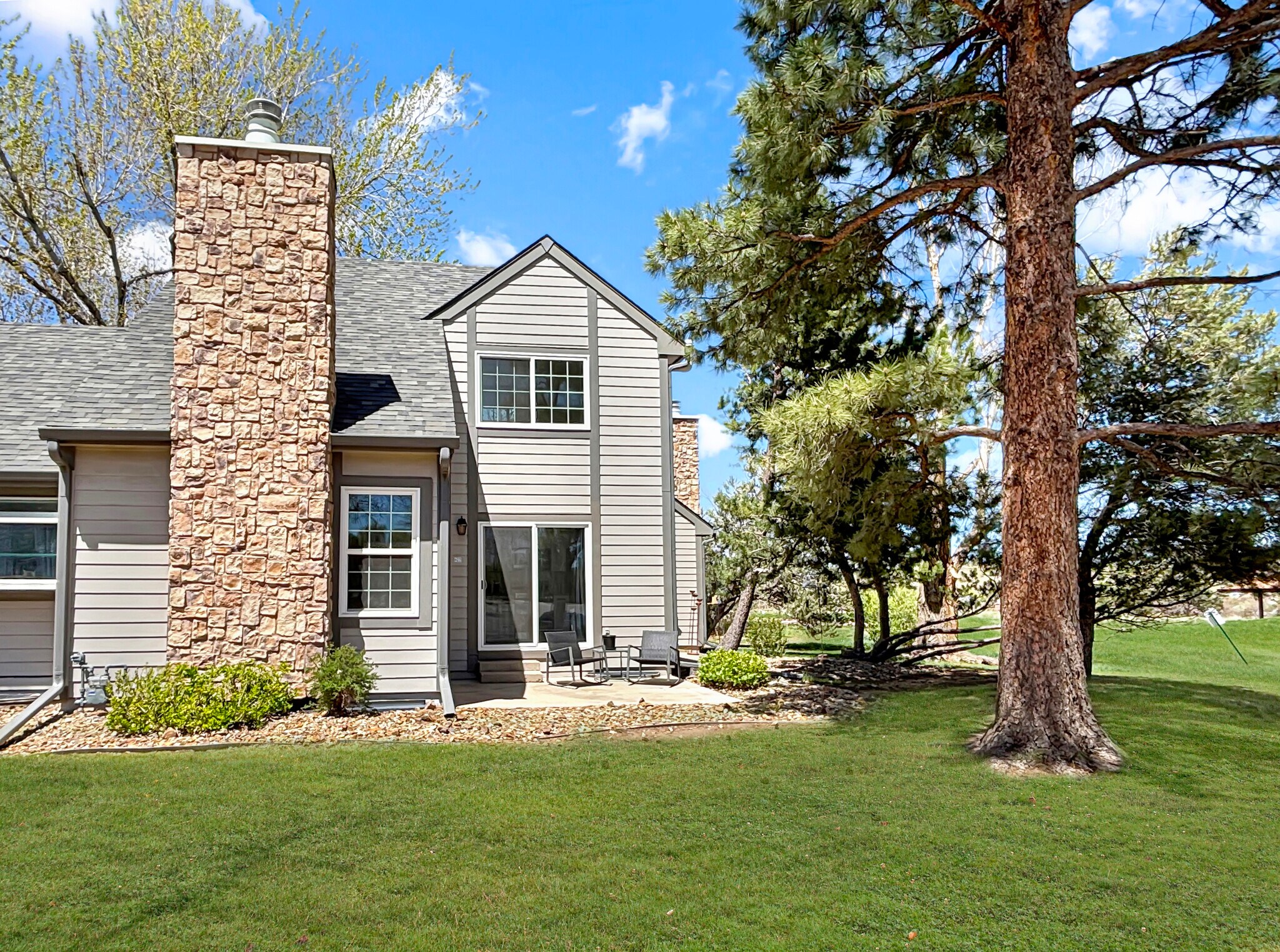 Building Photo - 422 Cobblestone Dr