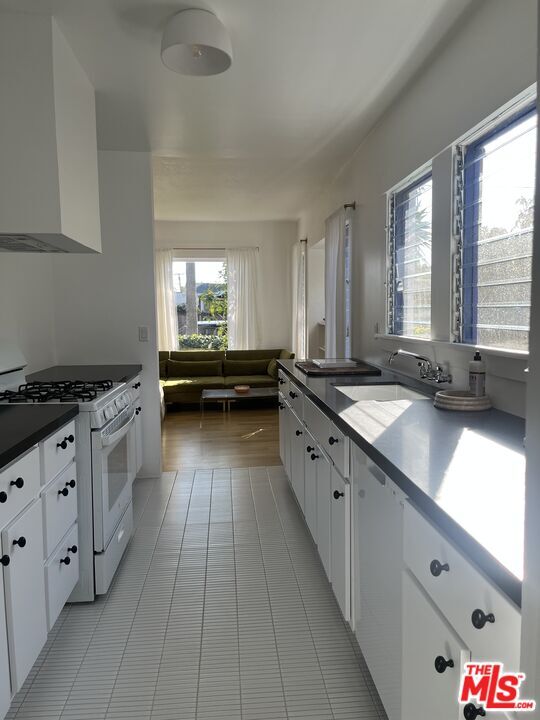 Building Photo - 2306 Pisani Pl