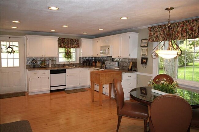 Building Photo - 3753 Evergreen Dr