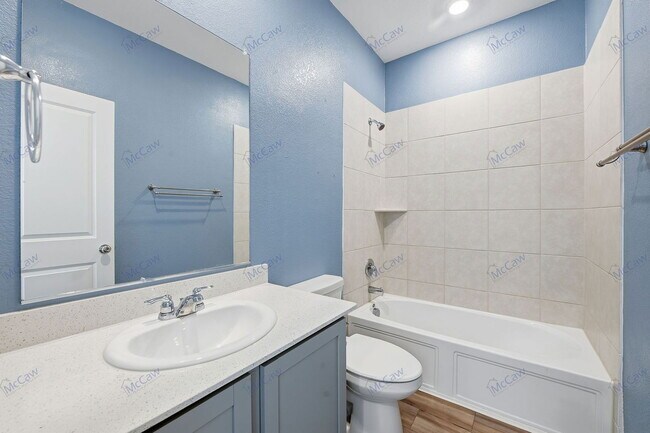 Building Photo - 2528 Starwater Dr