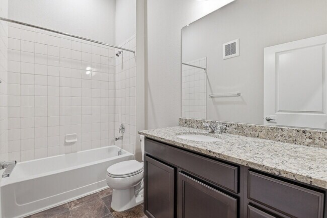 Building Photo - $1,490.95, 2-bed, 2-bath condo located in Aurora.