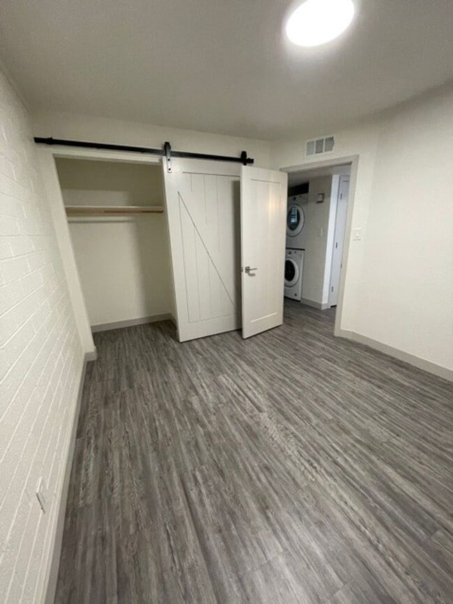 Building Photo - 3031 N 69th Pl