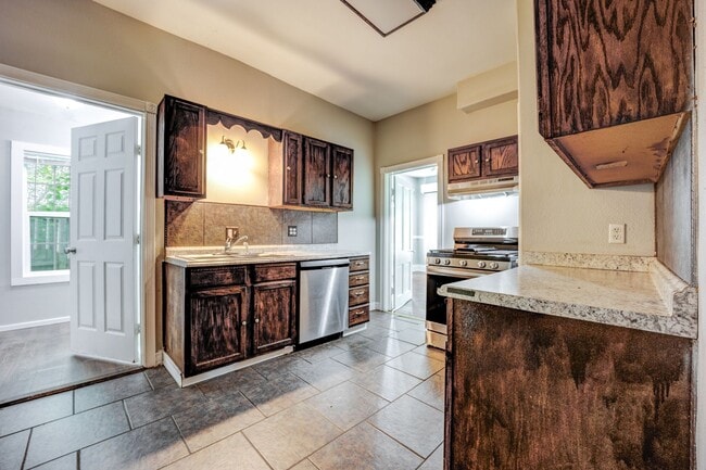 Primary Photo - Freshly Updated 3 Bedroom Home