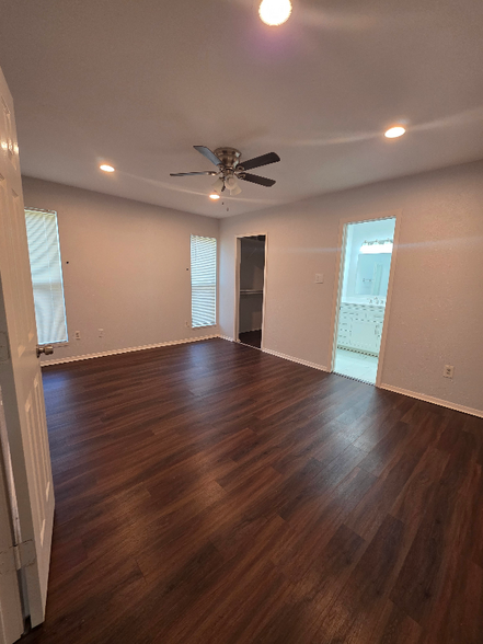 Building Photo - 2808 Charter Oak Dr