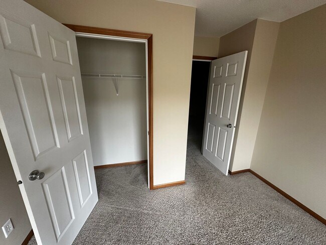 Building Photo - 3 Bed 3 Bath Townhome