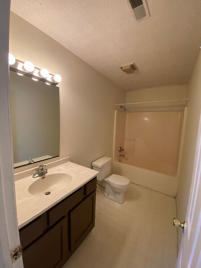 Building Photo - 434 W Northlane Dr