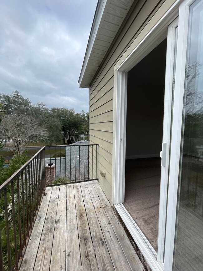 Building Photo - 1330 N Duval St