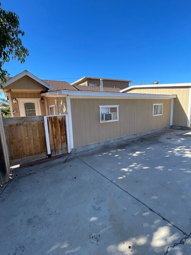 Building Photo - 1336 Peach Ave