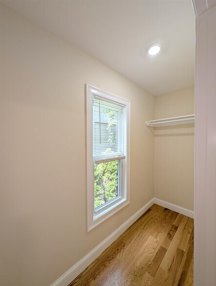 Building Photo - 20 Holyoke Rd