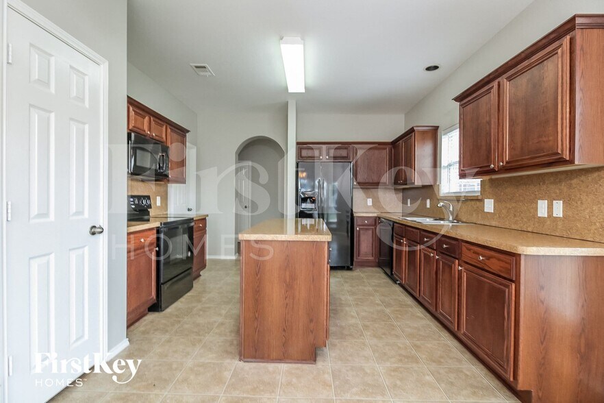 Building Photo - 2925 Oakshire St