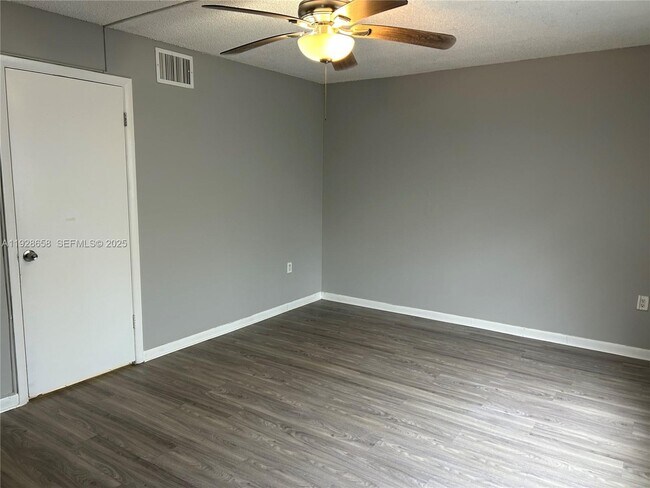 Building Photo - 335 SW 20th St