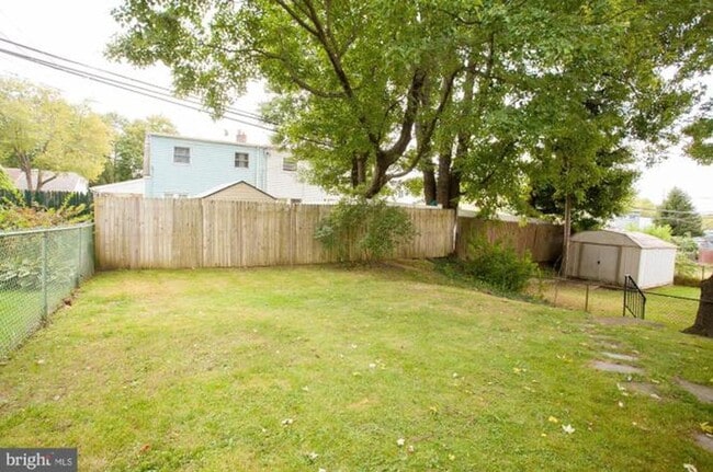 Building Photo - Recently Updated 4BR/2BA Twin with Central Air & Fenced Backyard