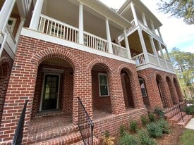 Building Photo - 707 Brennan Dr