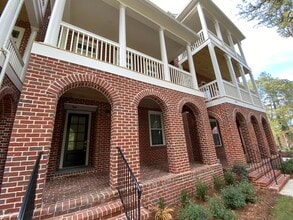 Building Photo - 707 Brennan Dr
