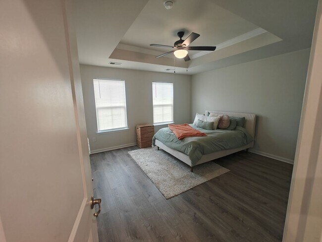 Building Photo - 3 bedroom townhome