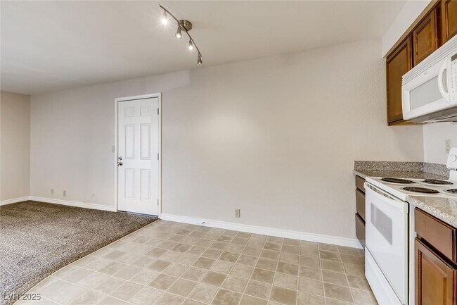 Building Photo - 5224 River Glen Dr