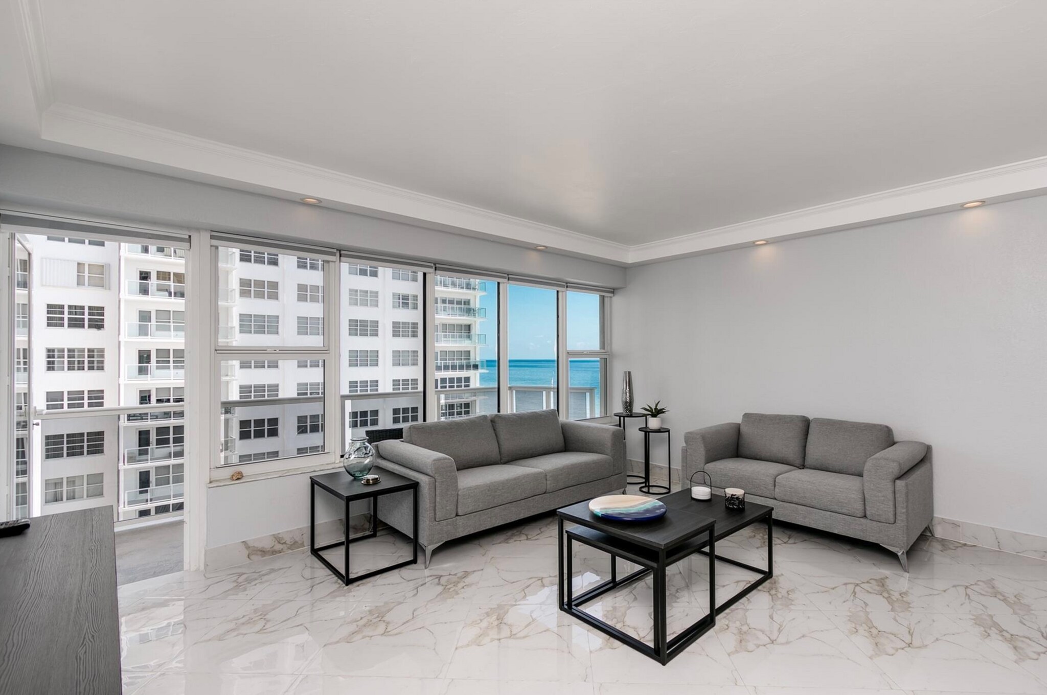 Building Photo - 3700 Galt Ocean Dr