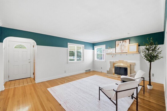 Building Photo - 908 Shroyer Rd