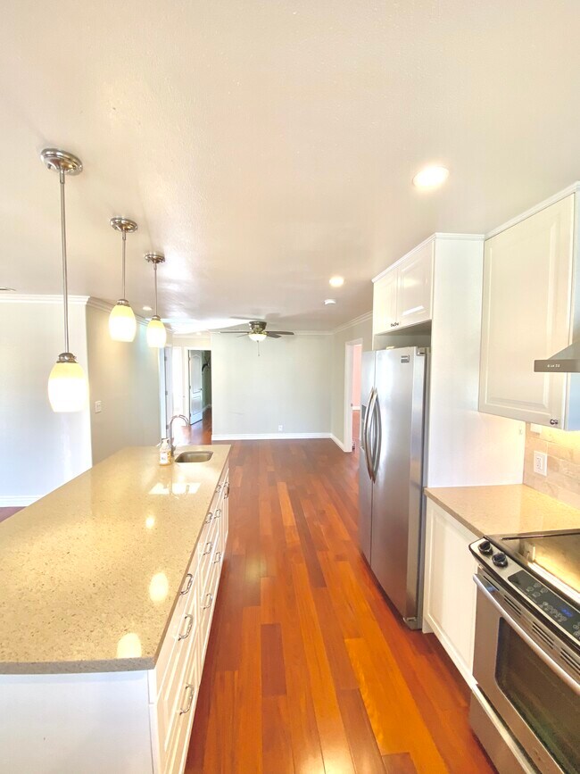 Building Photo - 622 Los Padres Blvd