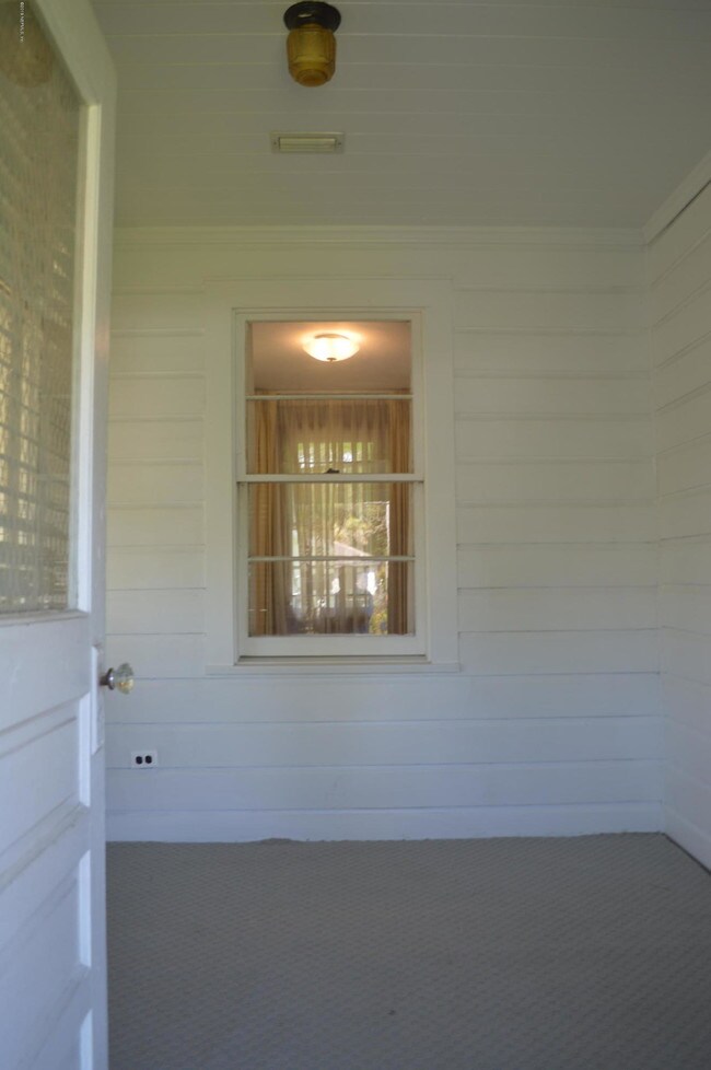 Building Photo - 8025 Oakwood St