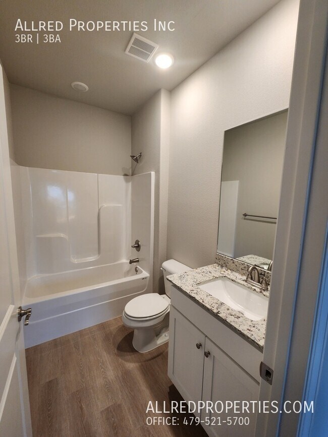 Building Photo - 1608 Casuarina Dr