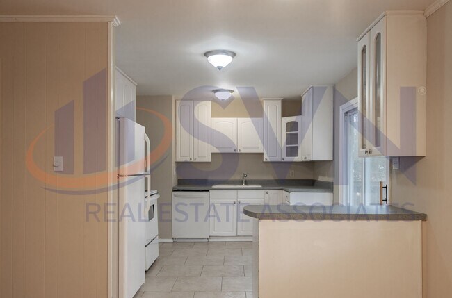 Building Photo - Charming Brick Ranch on a Spacious, Wooded Lot!