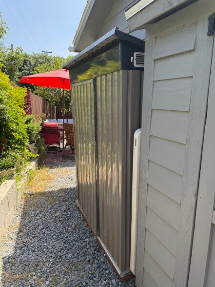 3’x4’ extra storage shed - 4358 Aragon Dr
