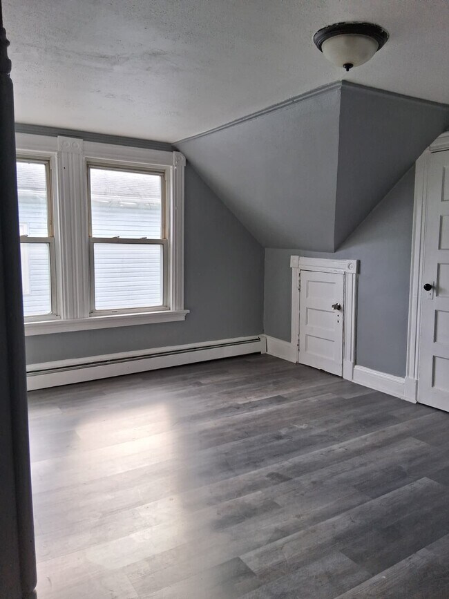 Building Photo - 143 Edgewood St