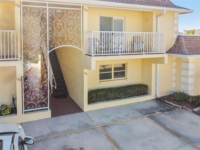 Building Photo - 610 Indian Rocks Rd N