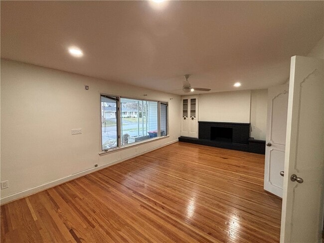 Building Photo - 213 Governor Terrace