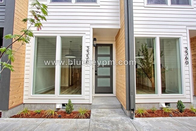 Primary Photo - 2 Bed, 2.5 Bath Home in Arbor Lodge Near U...