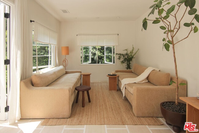 Building Photo - 349 Stowe Terrace