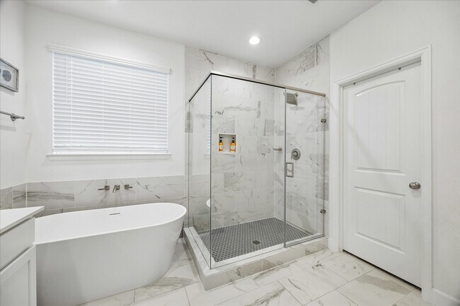 Building Photo - 311 Sikes St