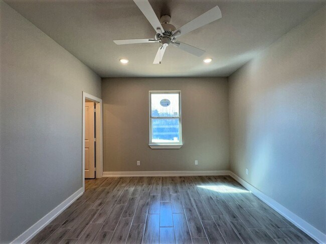 Building Photo - 3 Bedroom 2 Bath Newly Construction in Whitehouse!