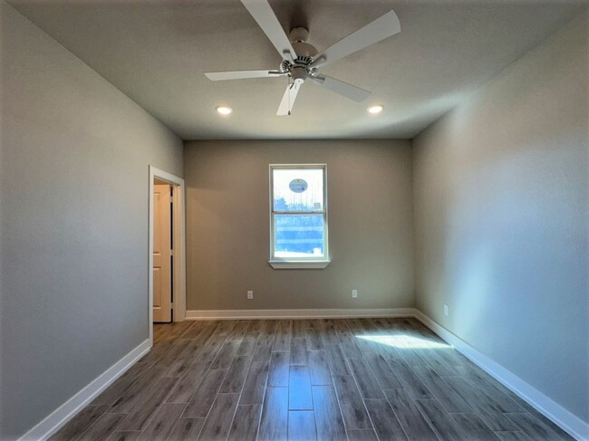 Building Photo - Coming Soon! 3 Bedroom 2 Bath Newly Constr...