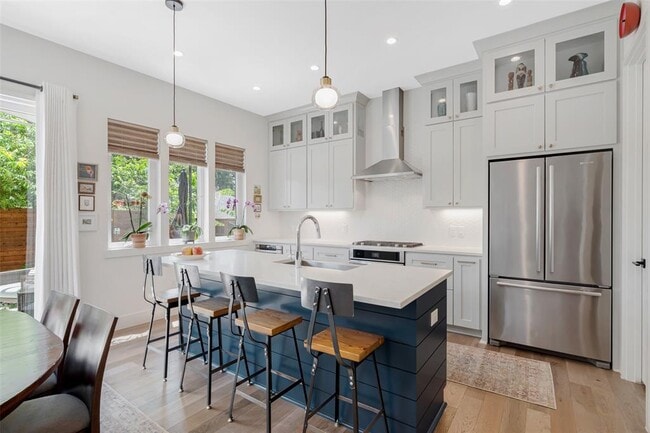 Building Photo - 1217 1/2 W 39th St