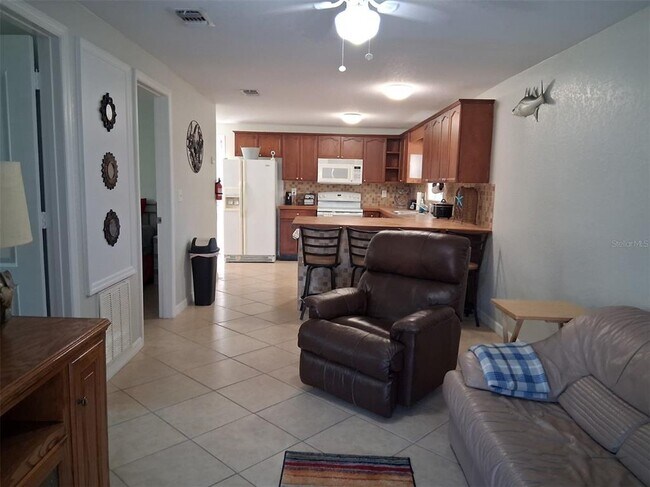 Building Photo - 14982 Edgewater Cir