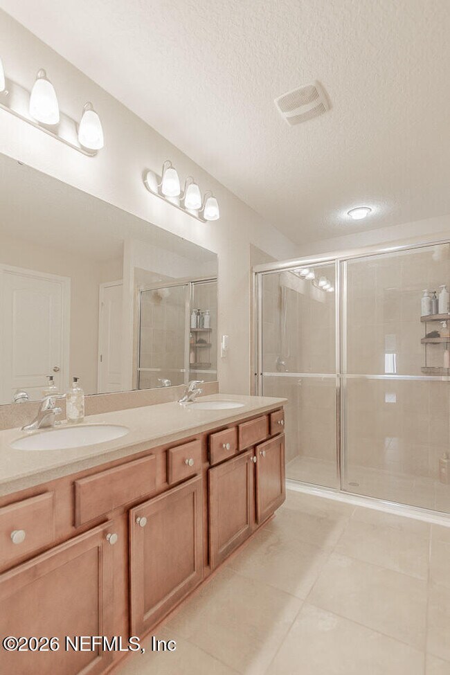 Building Photo - 15816 Twin Creek Dr