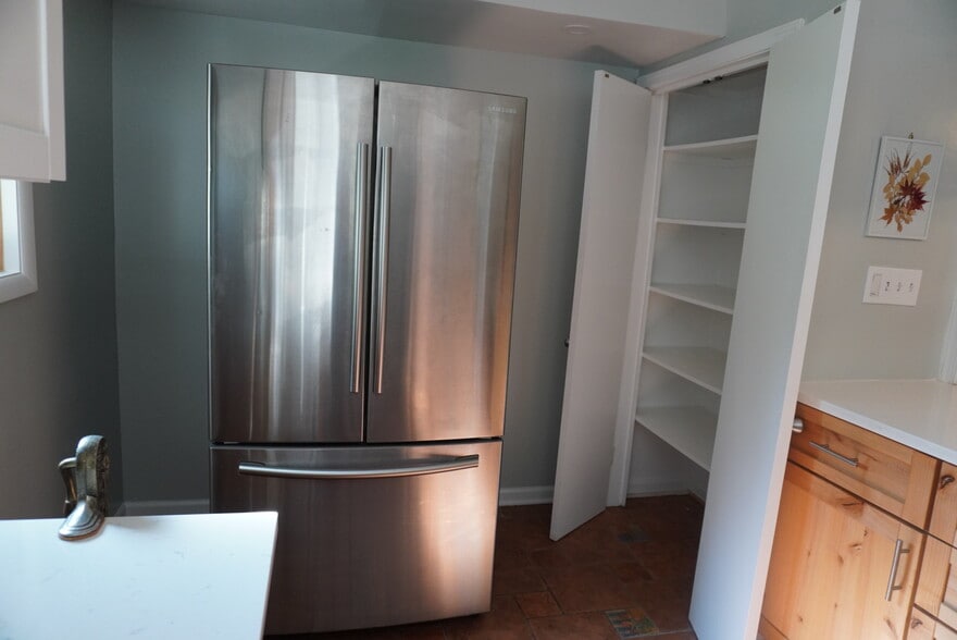Kitchen - 4712 Surry Pl