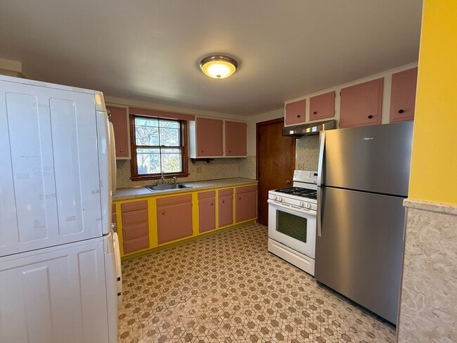 Building Photo - 38 Friend St