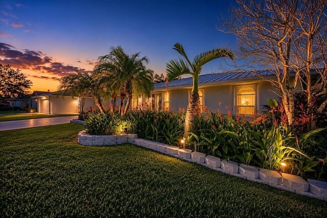 Building Photo - 651 SE Degan Dr